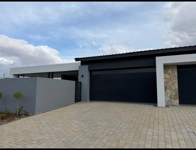 5 BEDROOM HOUSE FOR SALE IN MIDSTREAM HEIGHTS